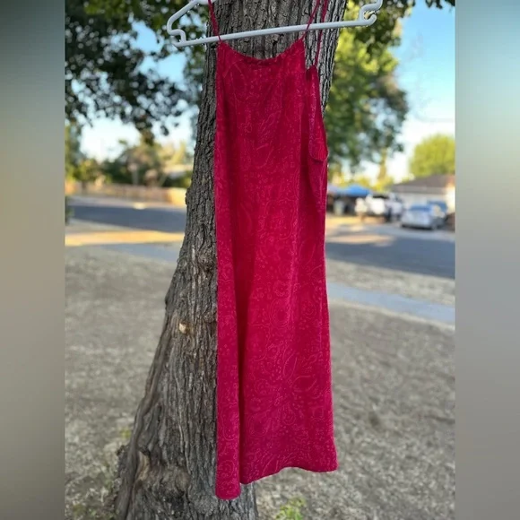 Basic Editions Vintage Strapless Dress in Vibrant Red - Picture 3 of 4
